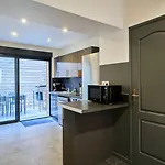Gasthof 3 Bedroom House With Courtyard, Near Metro
