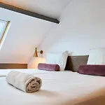 3 Bedroom House With Courtyard, Near Metro 4* Tourcoing