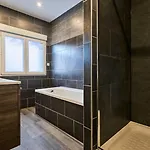 3 Bedroom House With Courtyard, Near Metro Gasthof