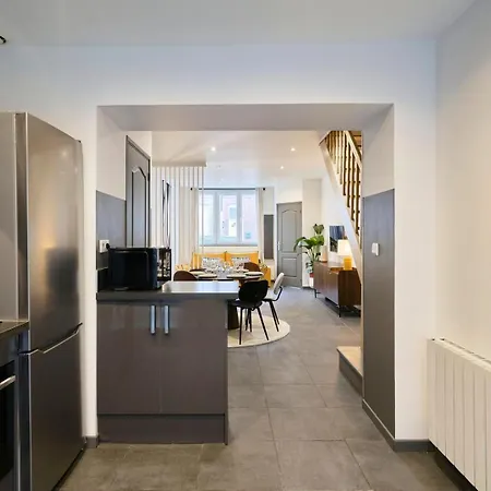 3 Bedroom House With Courtyard, Near Metro Τουρκουάν
