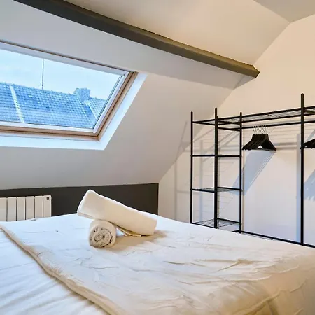 게스트하우스 3 Bedroom House With Courtyard, Near Metro 투르쿠앵