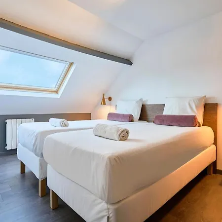 게스트하우스 3 Bedroom House With Courtyard, Near Metro 투르쿠앵