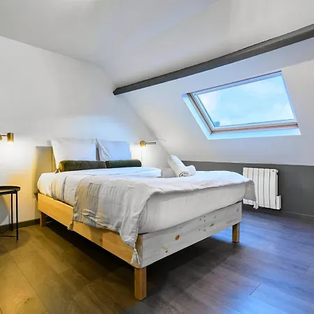 3 Bedroom House With Courtyard, Near Metro 게스트하우스 투르쿠앵