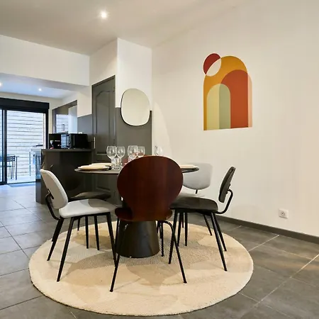 3 Bedroom House With Courtyard, Near Metro 3*