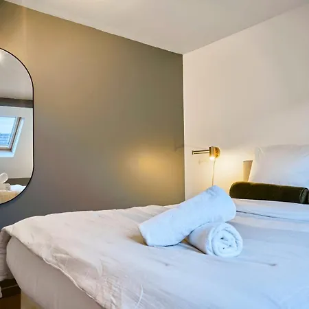 게스트하우스 3 Bedroom House With Courtyard, Near Metro 3*