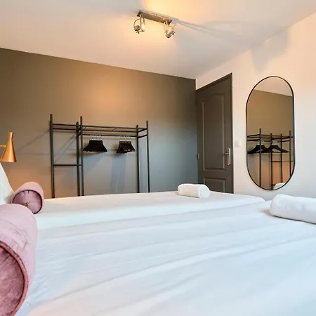 3 Bedroom House With Courtyard, Near Metro