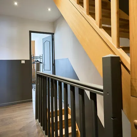 Guest house 3 Bedroom House With Courtyard, Near Metro