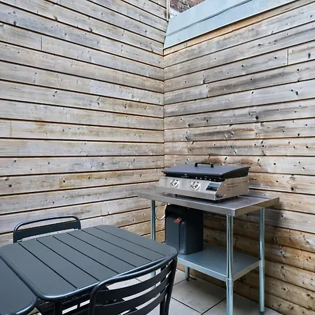 Guest house 3 Bedroom House With Courtyard, Near Metro 3*