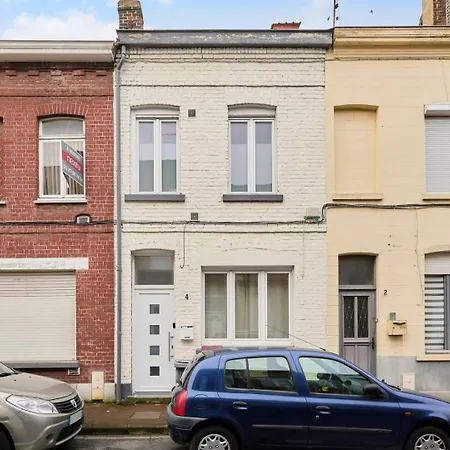 3 Bedroom House With Courtyard, Near Metro