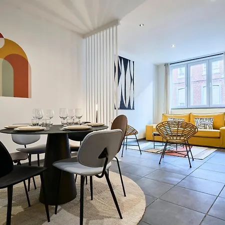 3 Bedroom House With Courtyard, Near Metro